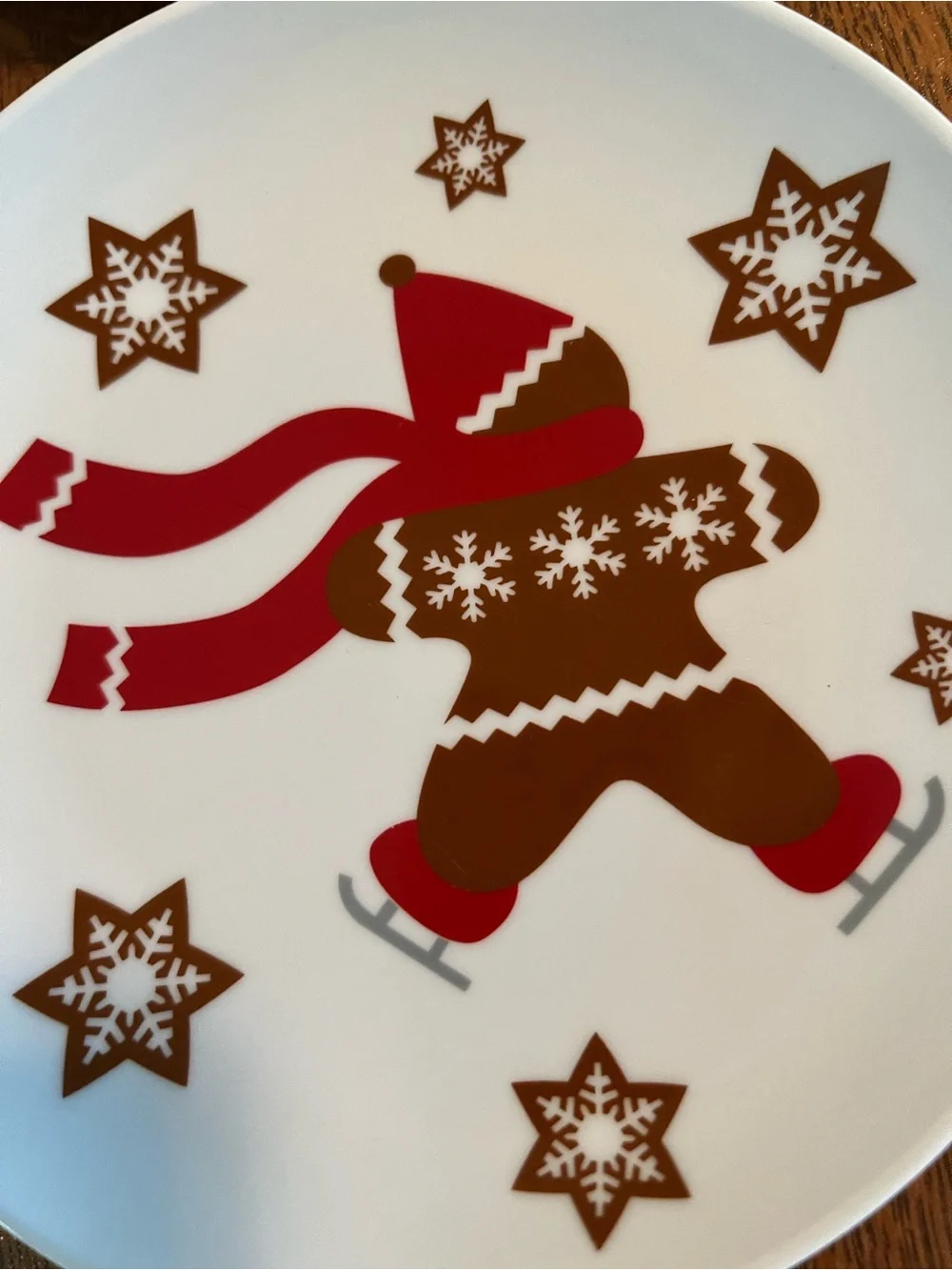 NEW 4 Crate & Barrel holiday Christmas gingerbread dessert plates